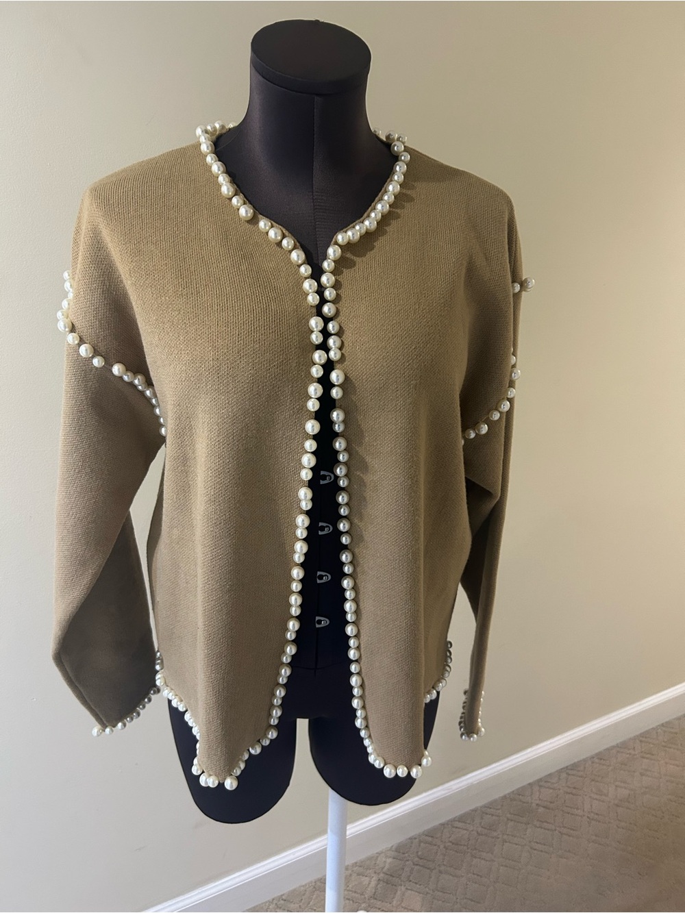 NWOT New York & Co pearl-Trim beige Women's Sweater Cardigan size M